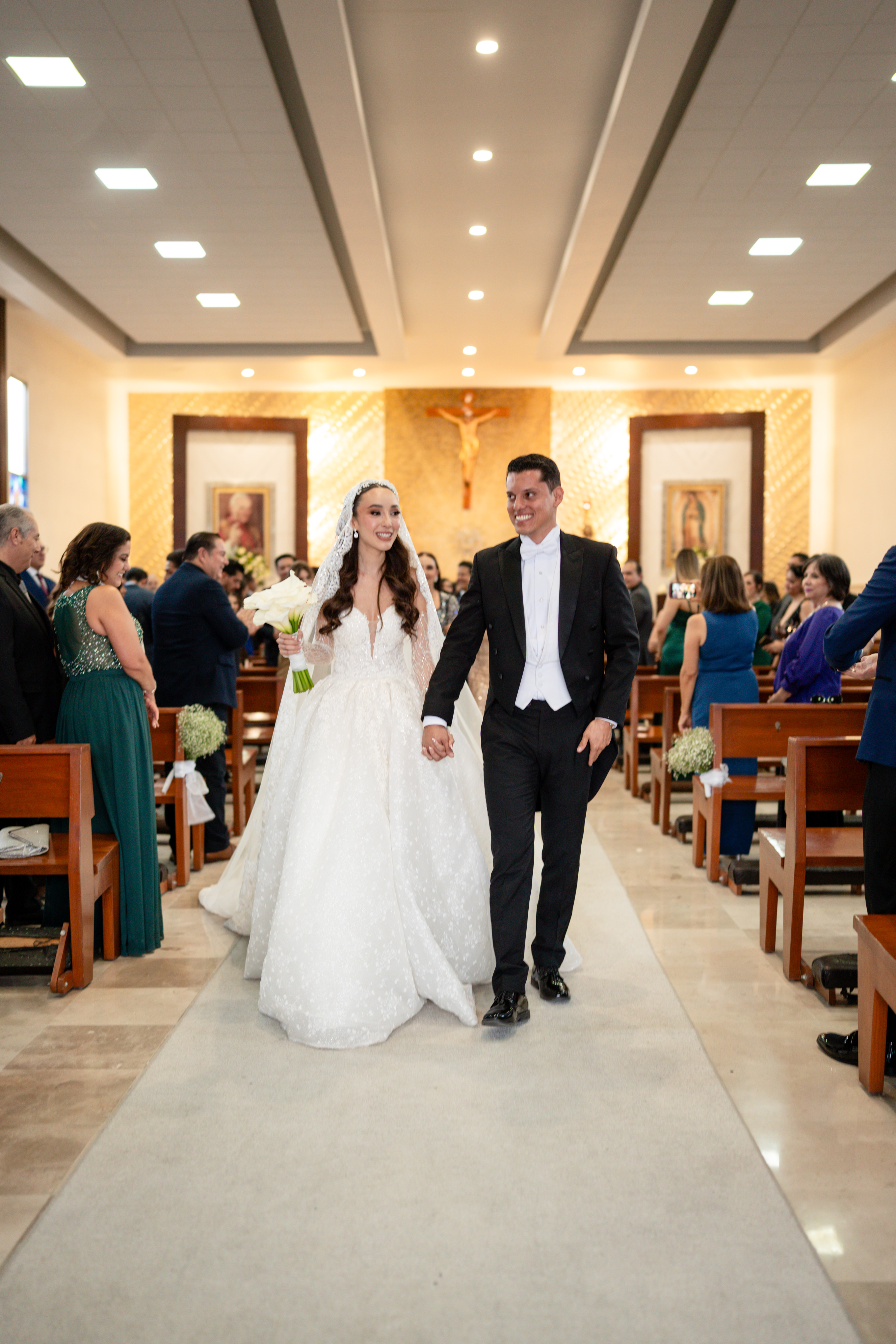 Novios caminando — fotografía de boda Lemus Weddings