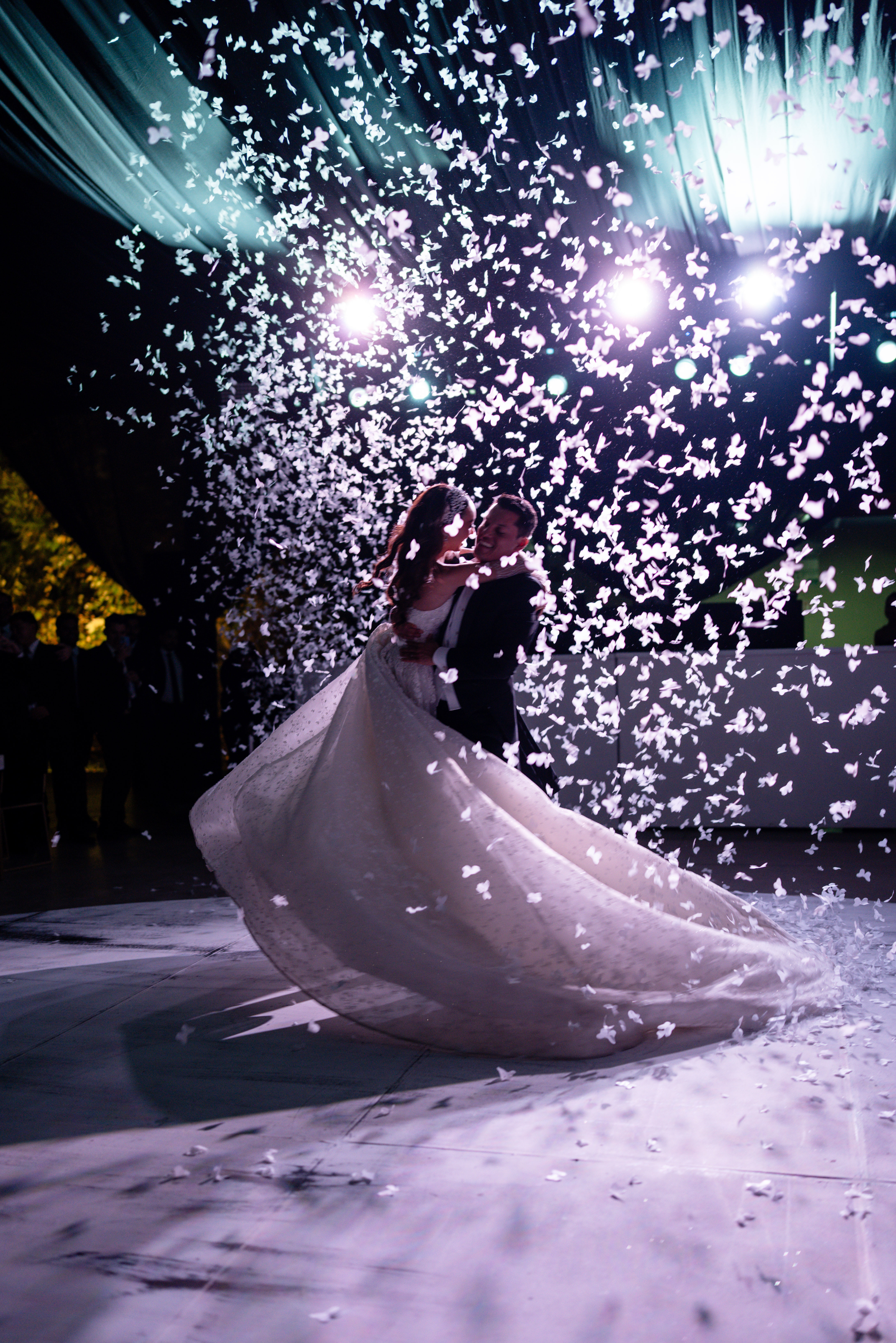 Confeti en primer baile — boda editorial Lemus Weddings