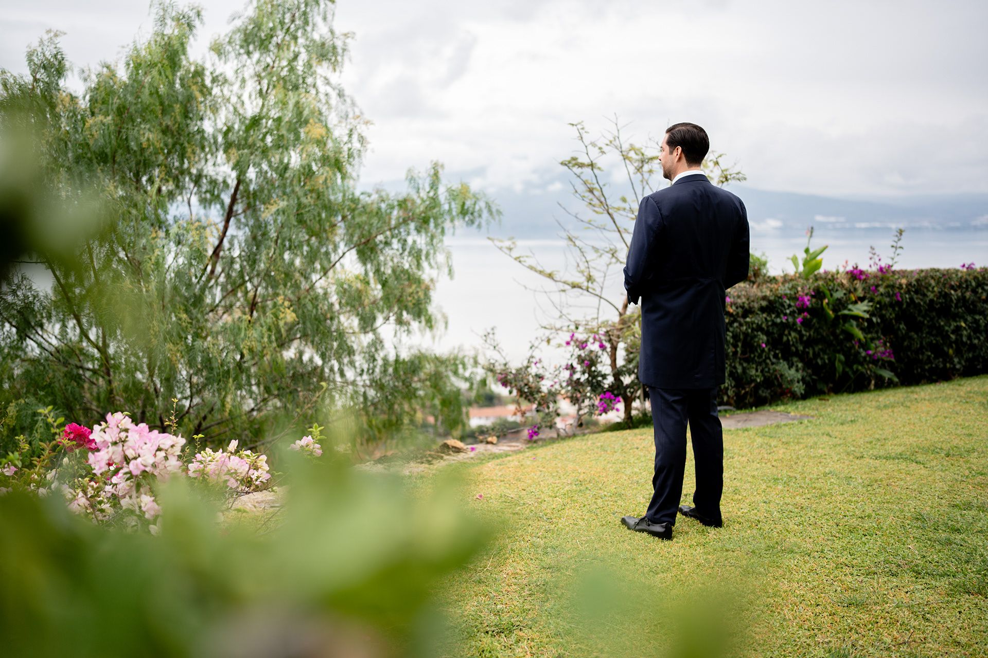 Groom overlooking Lake Chapala, Jalisco